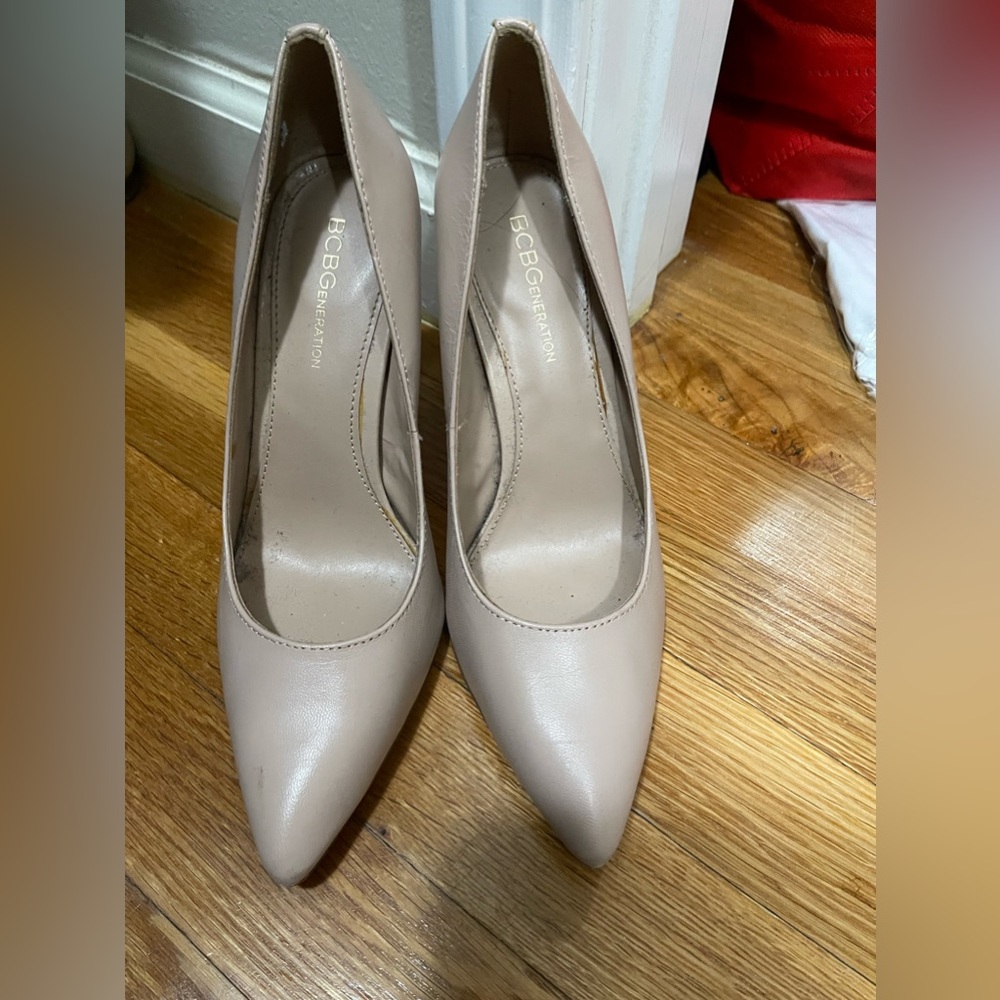 Womens BCBG size 8M heels